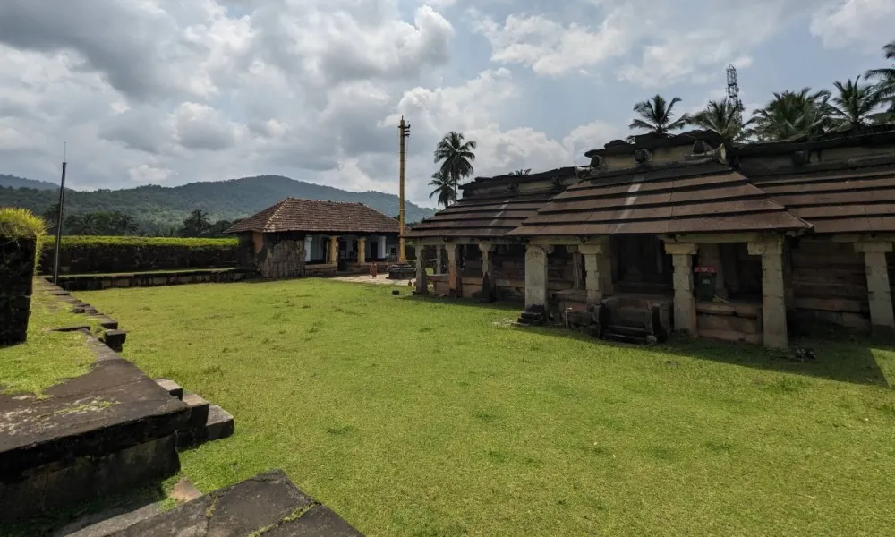 Shree Neminaatha Swami Basadi Varanga